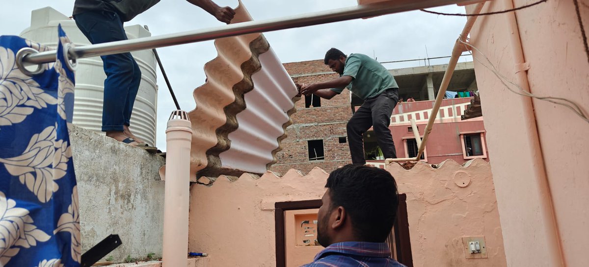 11Ghmc's tweet photo. @MohdAhm20415855 @gadwalvijayainc @CommissionrGHMC @ZC_Charminar @GHMCOnline @VoiceUpMedia1 @MMFarooqui2 @TOIHyderabad @TelanganaToday Due to sepage of rain water between the adjoining house and un plastered wall is collapsed. This office has already issued notice to owner failed to comply the instructions, regarding compound wall and neighboring house demolished. https://t.co/9OaplZ7mPw