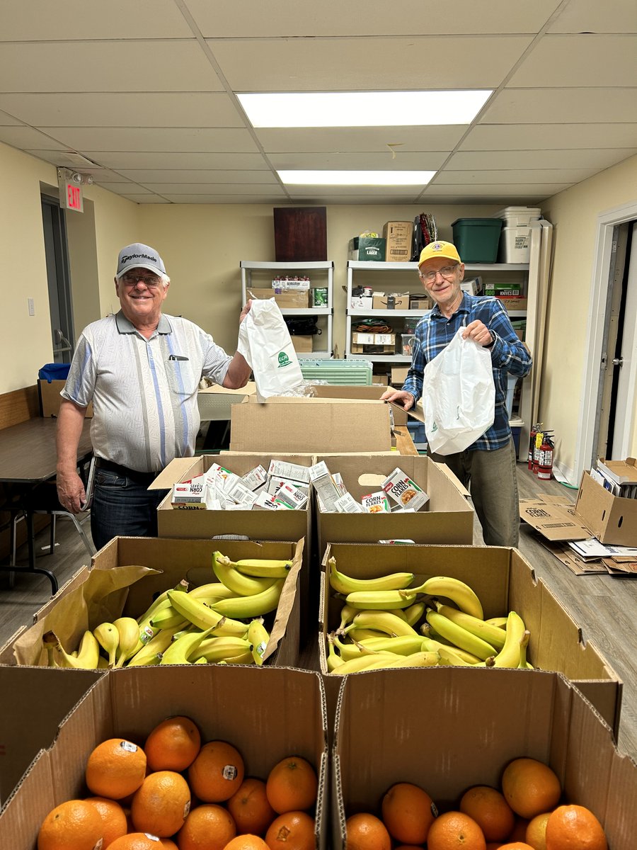 Food4KidsHalton's tweet image. Thank you greatly to Al and Ed from @lionsclubs in Georgetown, packing for the 105 children we support in Halton Hills last week👌We appreciate your support!

#FightingHunger #WeekendsWithoutHunger #ThankYou #MakeADifference #SocialGood #CommunityMatters #NoChildGoesHungry