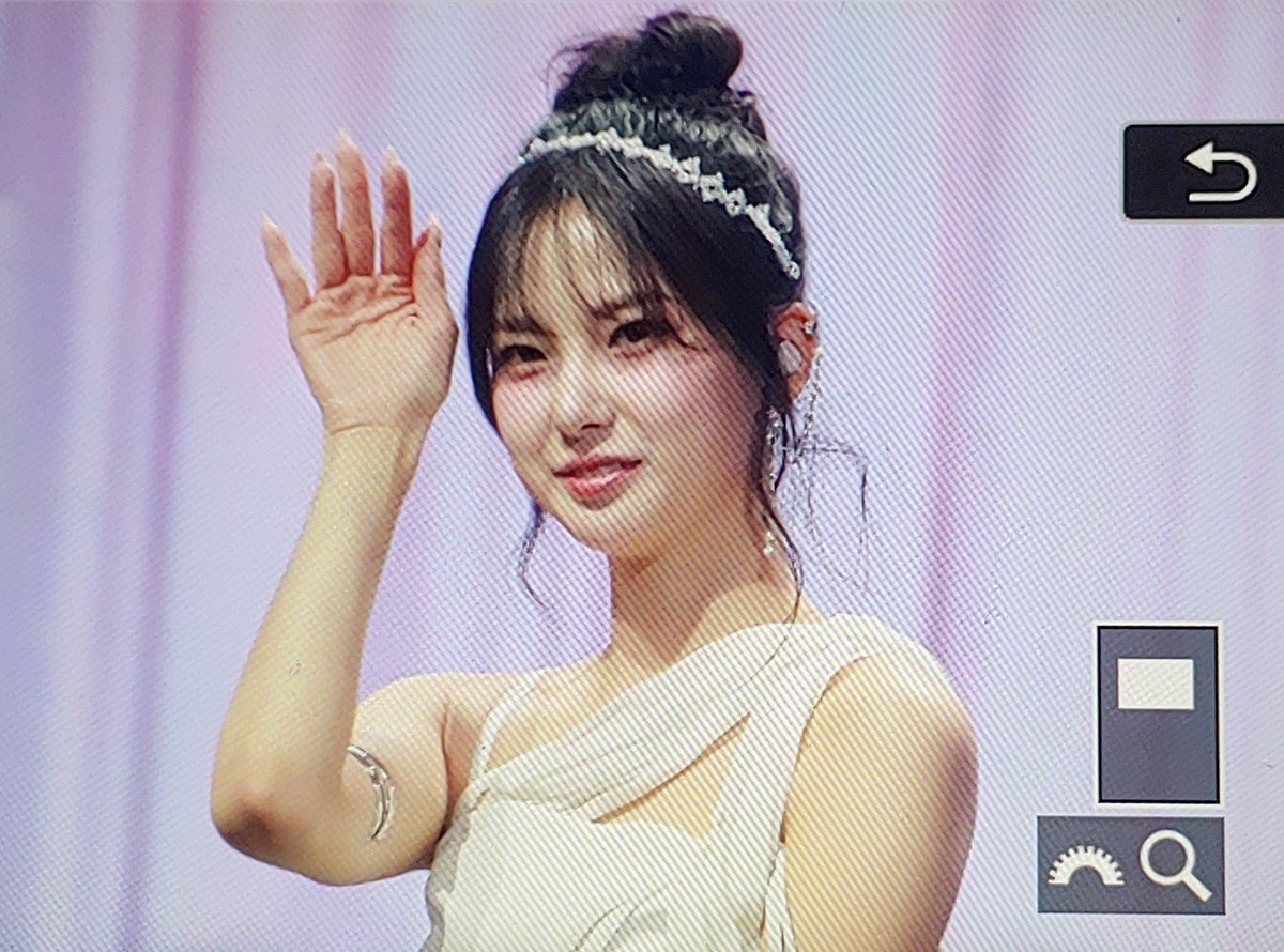 여우더쿠 tweet media