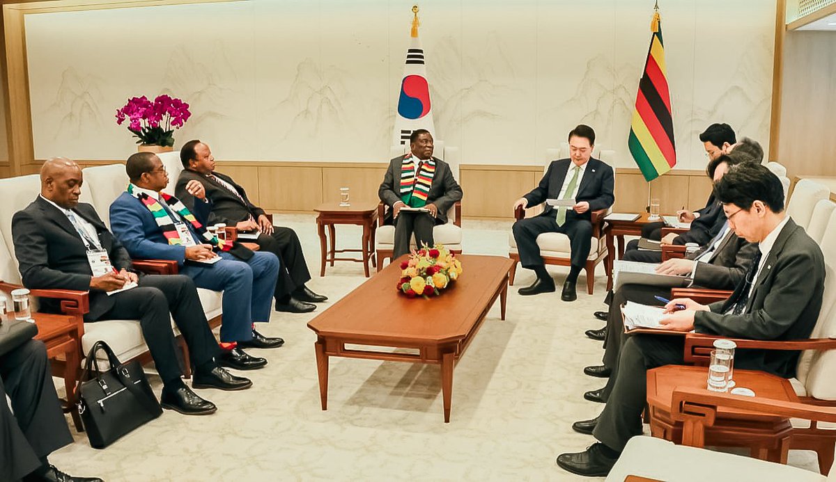 This morning, I met with President Yoon Suk Yeol in Seoul to discuss key bilateral issues. Accompanied by Ministers Hon. Shava and Hon. M. Ncube, and Ambassador Stewart Nyakotyo, our meeting focused on strengthening Zimbabwe-South Korea relations. #Zimbabwe #SouthKorean
