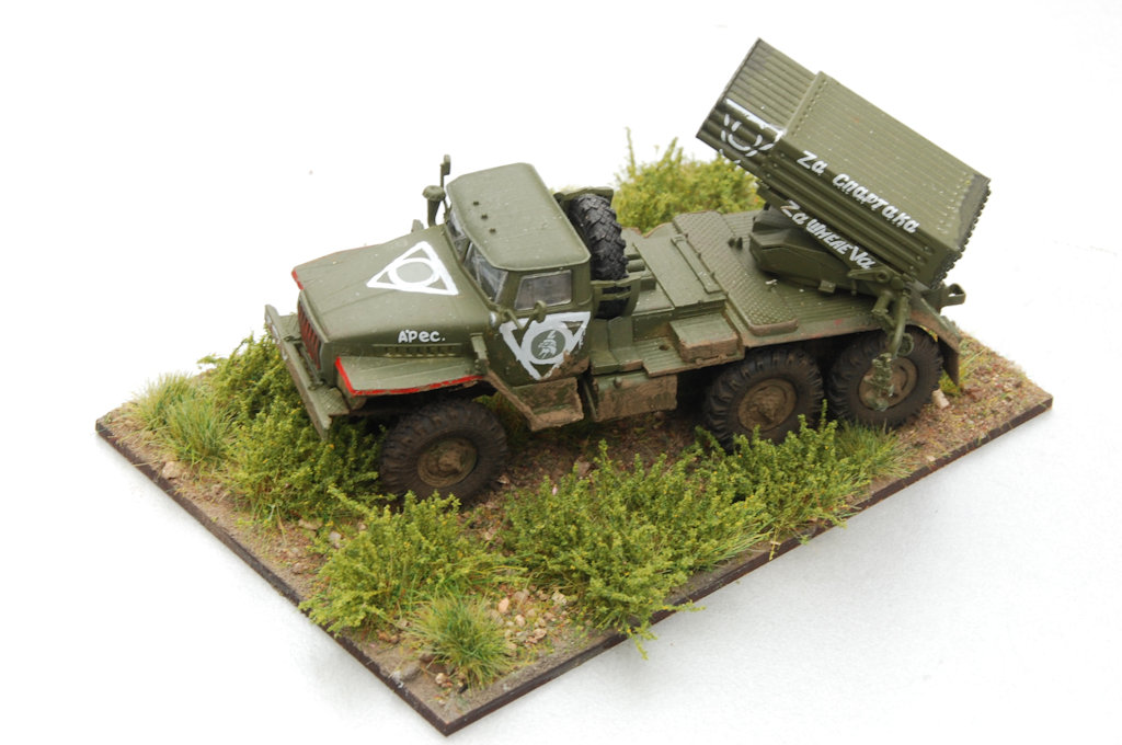 milmodelscene's tweet photo. I decided to make a new base for my Trumpeter 1/72 BM21, prompted by a photo from Ukraine. Bushes/tufts from Tajima1, on an mdf base plus Star Decals. #braillescale #MAFVA @JaaaagIrr https://t.co/H4o60soJ9B