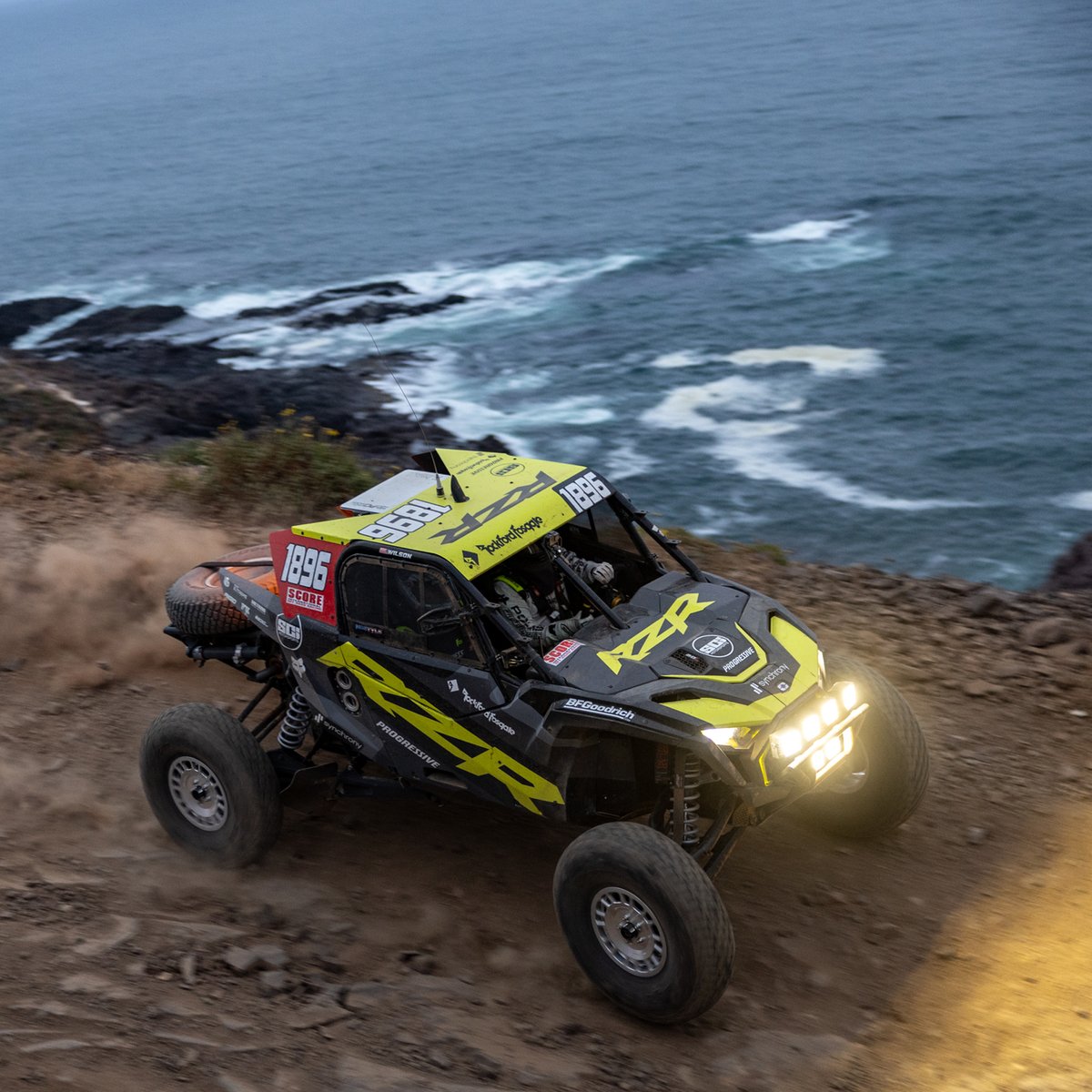 methodracewheel's tweet photo. Some more action from the epic showdown at the @scoreinternational Baja 500 🤘🏁
#MethodRaceWheels #MRW #Method #Wheels #Offroad #LighterStrongerFaster #TT #TrophyTruck #UTV #BeadGrip #BeadGripWheels #Beadlock #BeadlockWheels #Baja500 https://t.co/6BUD4limz1