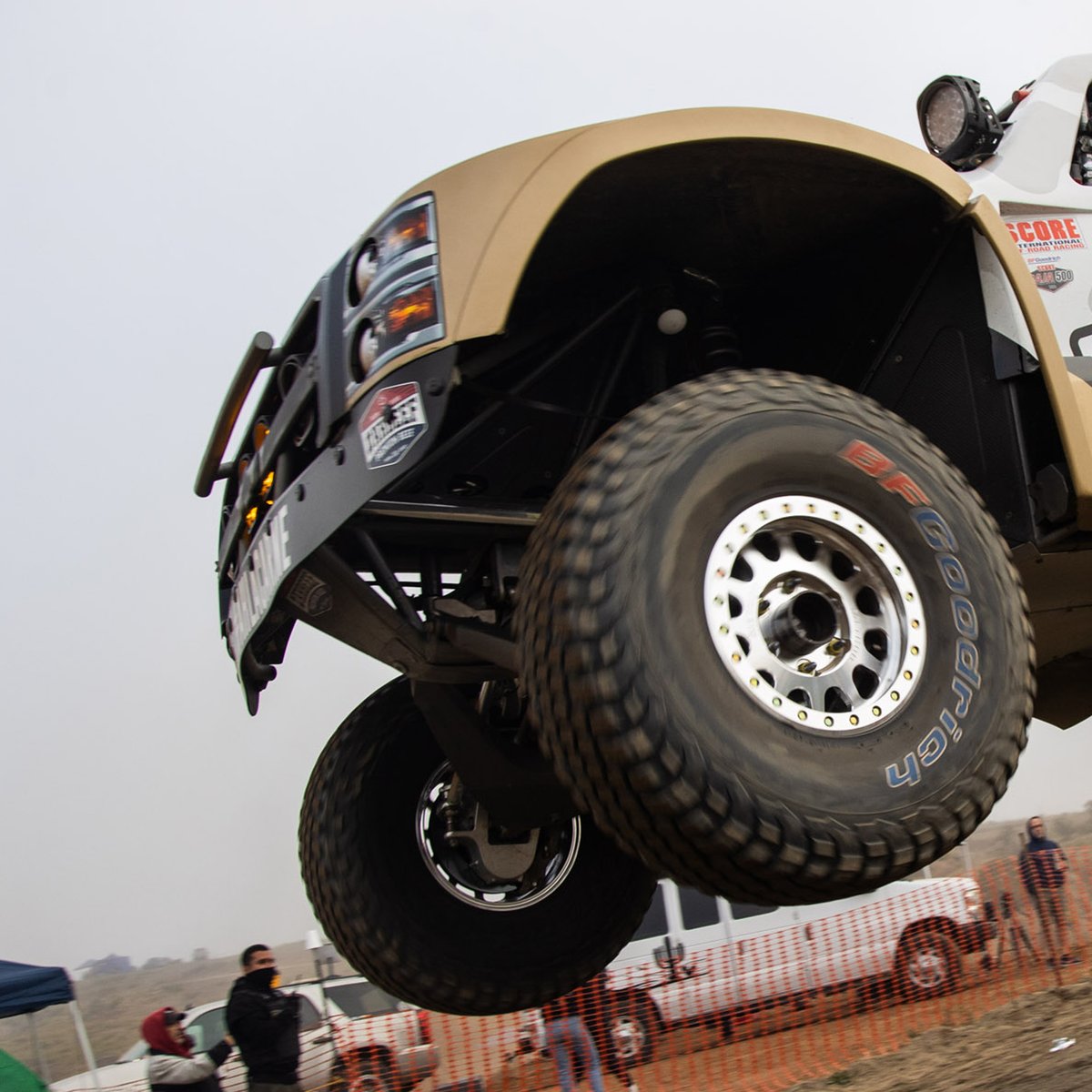 methodracewheel's tweet photo. Some more action from the epic showdown at the @scoreinternational Baja 500 🤘🏁
#MethodRaceWheels #MRW #Method #Wheels #Offroad #LighterStrongerFaster #TT #TrophyTruck #UTV #BeadGrip #BeadGripWheels #Beadlock #BeadlockWheels #Baja500 https://t.co/6BUD4limz1