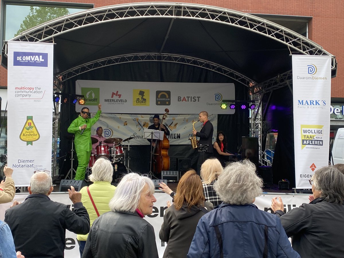 Leuke sfeer en goede muziek bij Smakelijk Diemen en Duke op het Diemerplein #DaaromDiemen