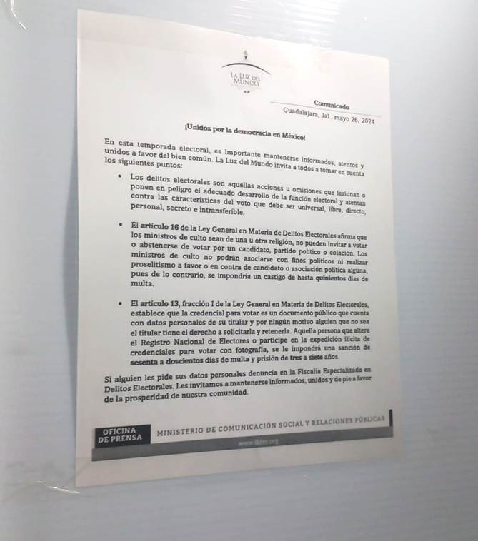 LicAbnerNikolas's tweet photo. Un sector de la iglesia parece estar en contra de Nicolás Menchaca luego de la aparición de videos en donde aseguran que está promoviendo la candidatura de su hijo Adín Menchaca en GDL. Hasta apareció un comunicado impreso en un restaurante de Hermosa Provincia. https://t.co/EJI0ZFyR8y