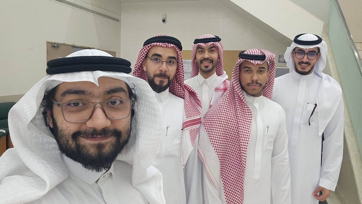barhom2013's tweet photo. ولله الحمد والمنة اولا واخرا …اخر يوم بمرحلة الماجستير ..
فالحمدلله كان اليوم اخر يوم بجامعة الطائف قسم العلاج الطبيعي ومناقشة بحث التخرج … https://t.co/HMhLAsS0nP