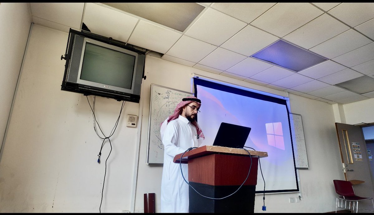 barhom2013's tweet photo. ولله الحمد والمنة اولا واخرا …اخر يوم بمرحلة الماجستير ..
فالحمدلله كان اليوم اخر يوم بجامعة الطائف قسم العلاج الطبيعي ومناقشة بحث التخرج … https://t.co/HMhLAsS0nP
