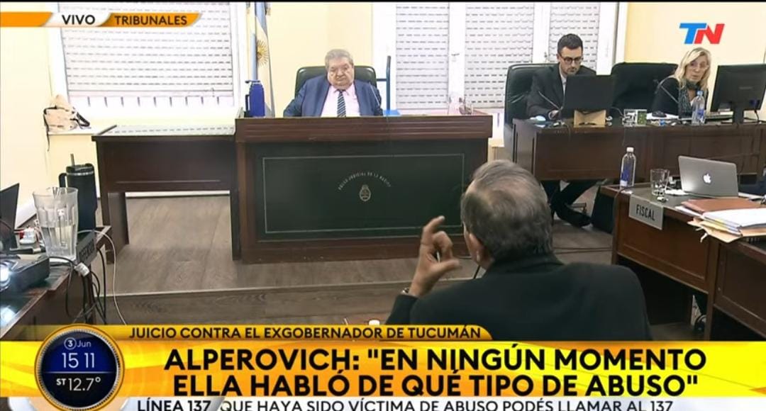 Está declarando Alperovich y dice que 'está muerto en vida'. No, Alperovich, muerta en vida queda una mujer que fue abusada sexualmente. Vos seguís disfrutando de tus mansiones, de tus lujos y tus viajes por el mundo. Chanta. A propósito, ¿EL FEMINISMO Y LES VERDES DÓNDE ESTÁN?