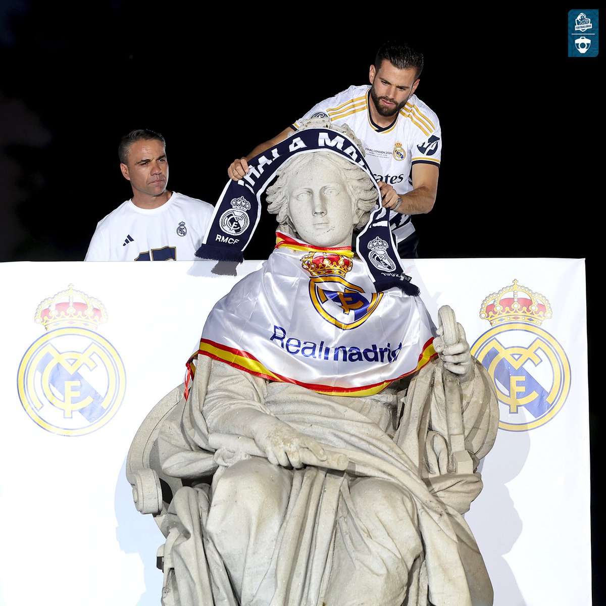 Footballogue's tweet photo. Être supporter du Real Madrid, c'est une folie 😭

Samedi : le Real gagne sa 15e LDC ⭐️
Dimanche : fête à la fontaine Cibeles pour le titre 🕺
Lundi : annonce l'arrivée de Kylian Mbappé au club ✍️ https://t.co/LrdDxFsPlG