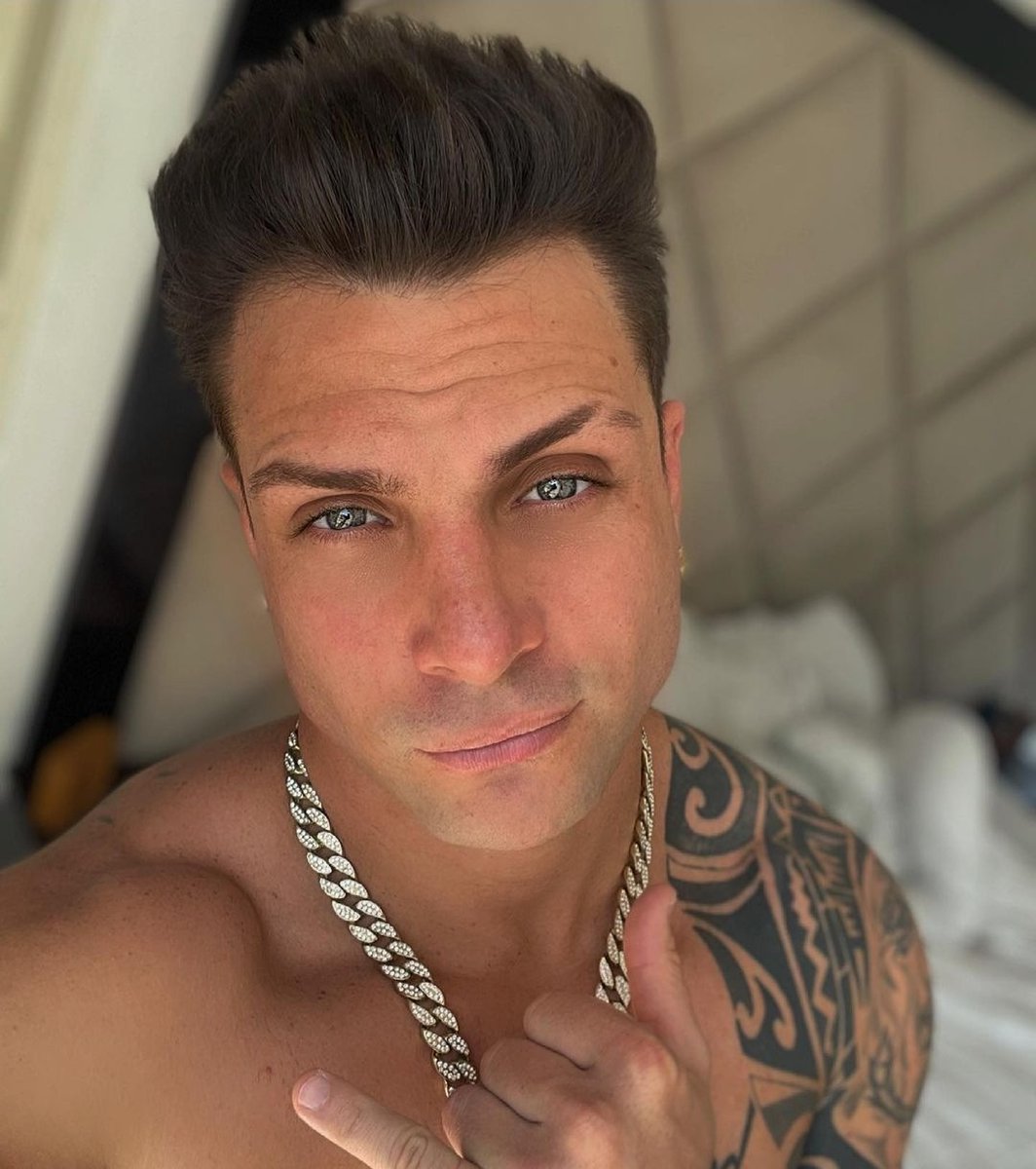 FCOPORCEZAGA's tweet photo. ÉXITO NICOLA #NicolaPorcella 
No se que decir así que sigo publicando mis fotos favs de nico jejeje https://t.co/79TjHtsVHn