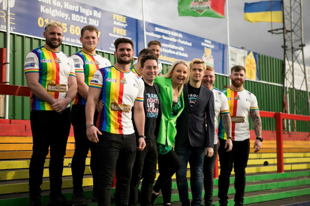 Hi <a href="/KemiBadenoch/">Kemi Badenoch</a>  <a href="/jk_rowling/">J.K. Rowling</a> <a href="/Glinner/">Graham Linehan</a> .    This is  what it's like when people live their true self, just folks getting along.  <a href="/IndiaWilloughby/">India Willoughby</a> having a great day out and proudly being our <a href="/Cougarmania/">Keighley Cougars</a> patron and straight rugby players accepting that a trans woman is a woman.