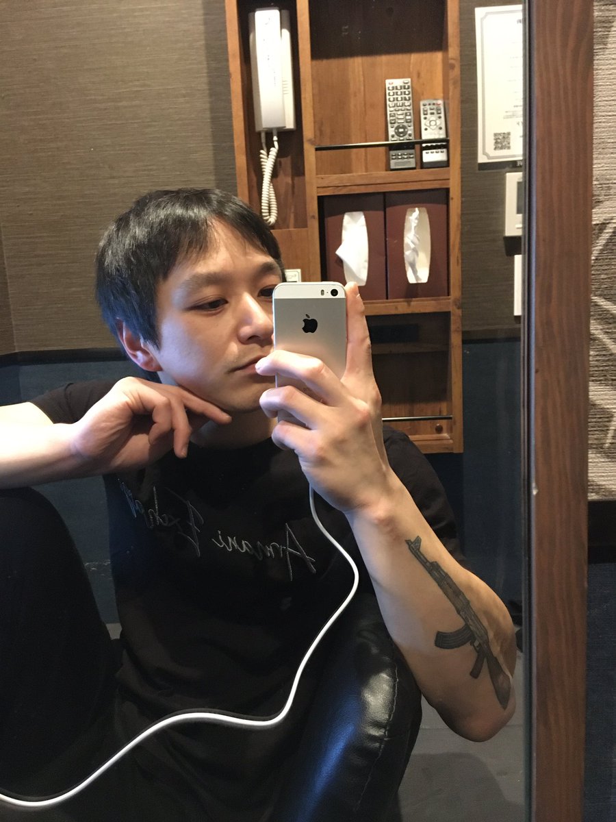 H94560210's tweet photo. 釈放されて新幹線も無いので、ネカフェで5日間風呂入れてなかったからシャワー浴びて死ぬほどスッキリ！😂
お風呂の重要性を感じた😂 https://t.co/0vA0kuiMZq