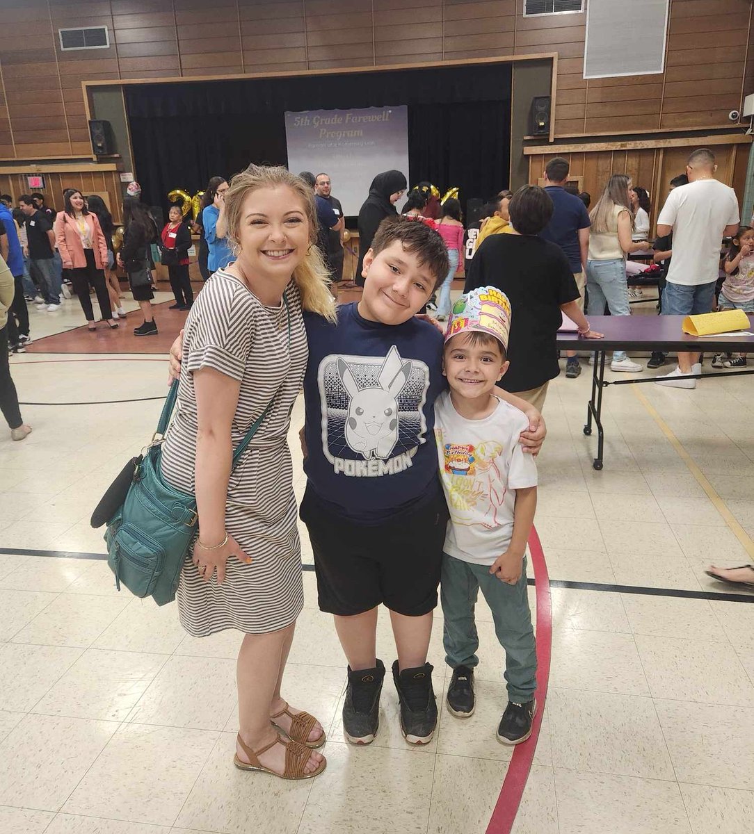 Was able to visit my Komensky kids for their 5th grade celebration 💜 watching this group grow from 2nd graders to middle schoolers has been an experience unlike anything else🦁 
Thank you @mrsmock5th for having me back!