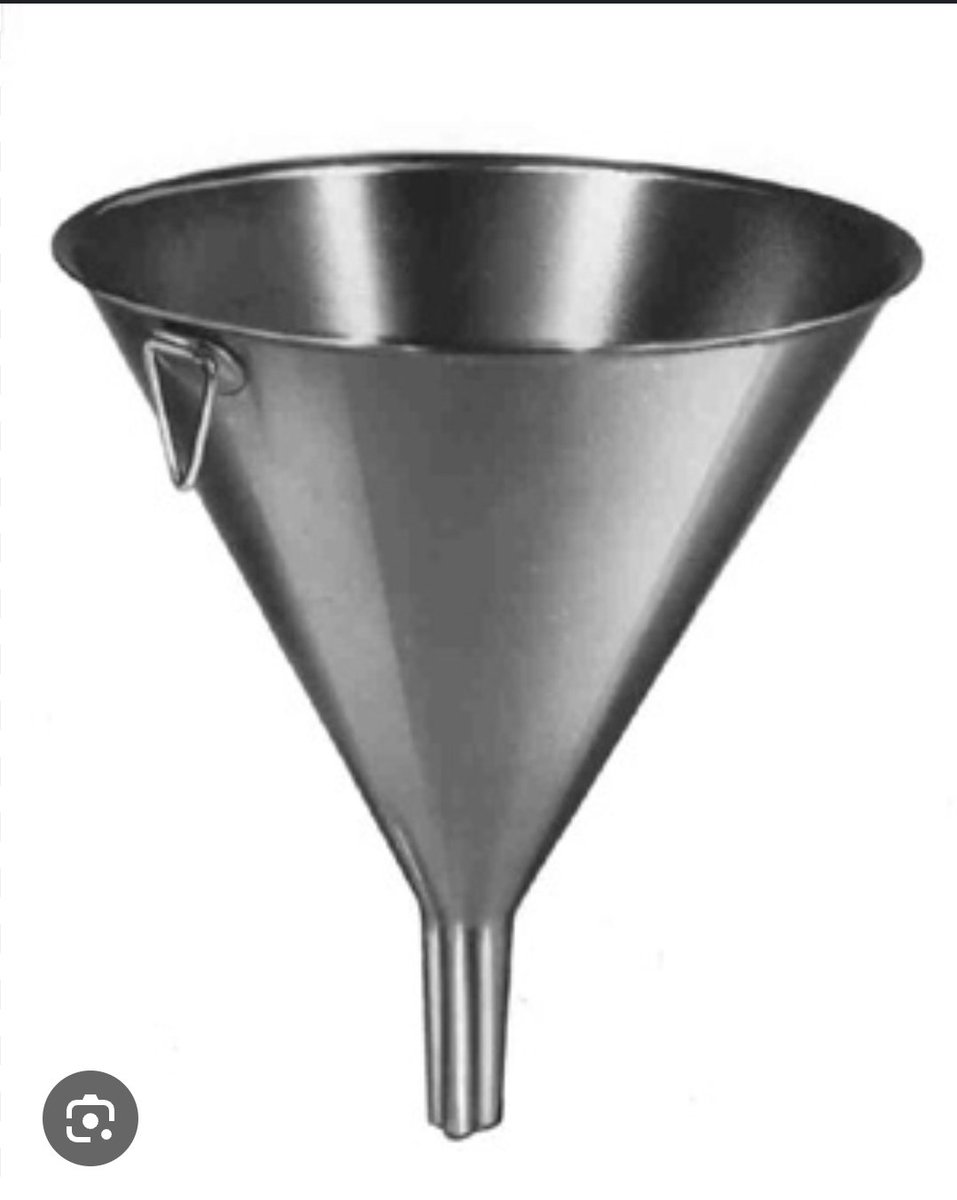 sagrdul's tweet photo. 5- أولا: القمع (Funnel Hook) 
و هو مثل ماهو موضح بالصورة إنك تبدأ بشكل عام وشوي شوي تتدرج بالموضوع إلى أن توصل ل(مربط الفرس) 
أحسن مثال اوضح فيه فكرة القمع إنك اذا جيت تطلب فلوس من أحد لازم تبدأ بسيناريو "قدر الله علي .. و هكذا و هكذا إلى ان توصل لصلب الموضوع https://t.co/HL6cK0Y6J7
