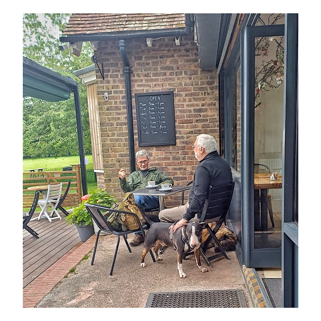 rekoobb's tweet image. Cafe Life. Taking it easy. #Pooch #GildredgePark #Photography