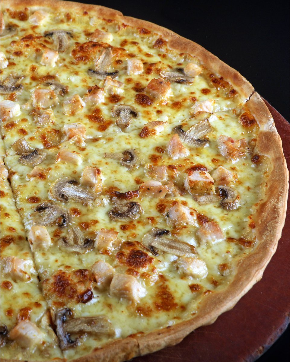 PizzaHutVzla's tweet photo. Comienza tu semana probando nuestra Toscana en masa delgado ¡Exquisita! 🍕

Pizza Hut, Momentos para compartir ❤️

 #pizza #pizzahut #pizzahutvzla #compartir #amigos #delicioso #food #Caracas #LasMercedes #Toscana #MasaDelgada https://t.co/S0cUsfZQOn