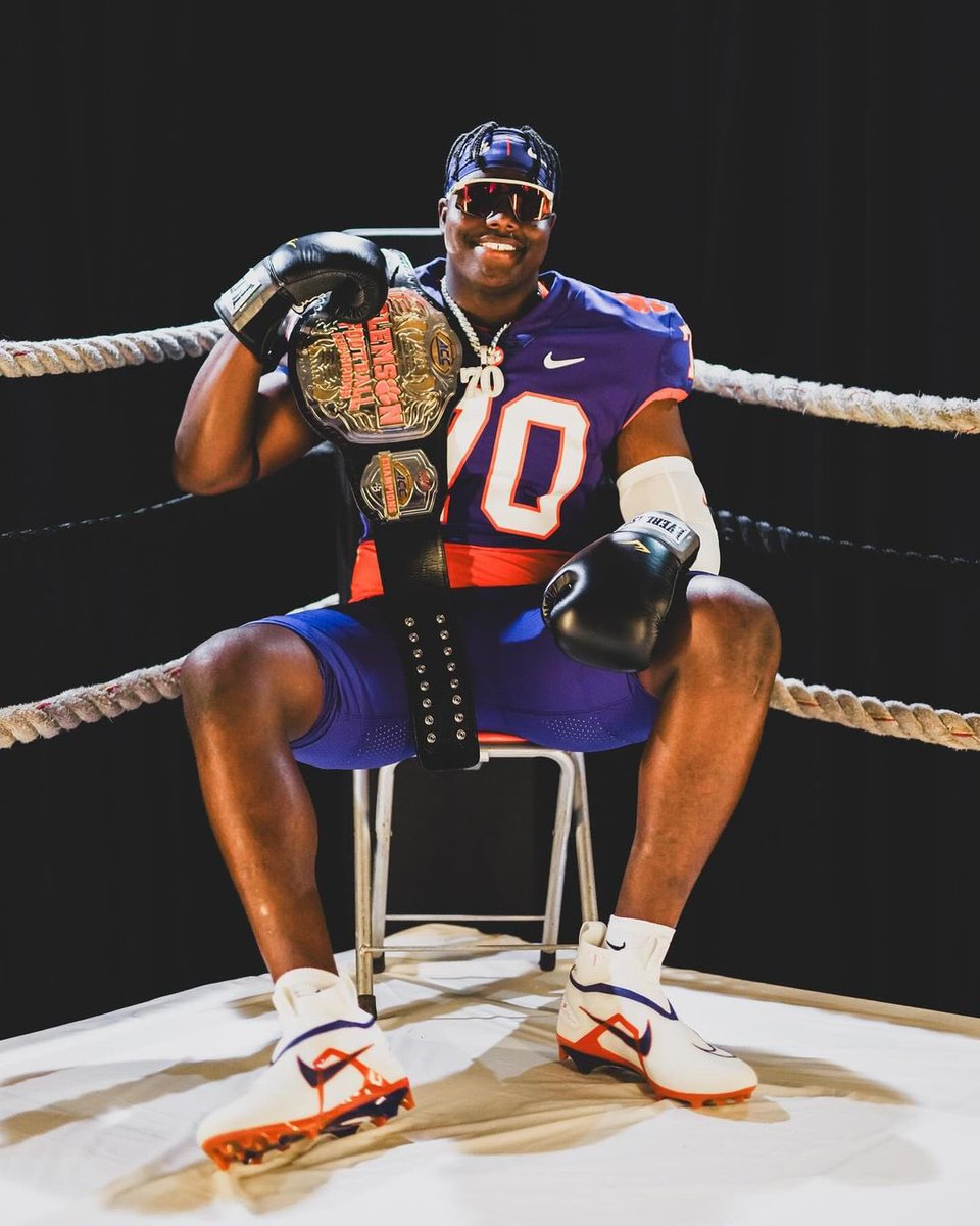 247Sports's tweet photo. 5⭐️ OT David Sanders Jr. dropped his Clemson visit pics from the weekend 🔥

Where will the No. 1 OT in the country land? 👀

(📸 @DavidLSandersJr) 

https://t.co/7yENvpS8li https://t.co/TO2UU2Nqtn