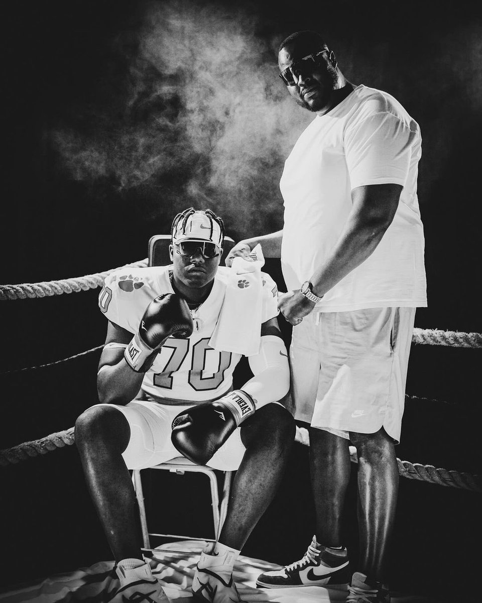 247Sports's tweet photo. 5⭐️ OT David Sanders Jr. dropped his Clemson visit pics from the weekend 🔥

Where will the No. 1 OT in the country land? 👀

(📸 @DavidLSandersJr) 

https://t.co/7yENvpS8li https://t.co/TO2UU2Nqtn