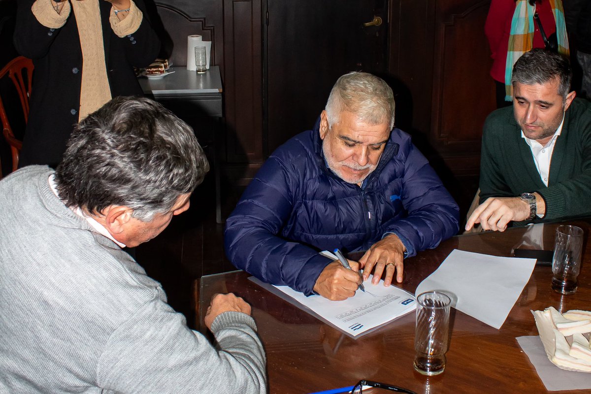 IPLAtucuman's tweet photo. para continuar con el programa @pasealagloria que busca acercar a niños y jóvenes en situación de vulnerabilidad a la práctica del rugby. https://t.co/6vy7MXnZ9b