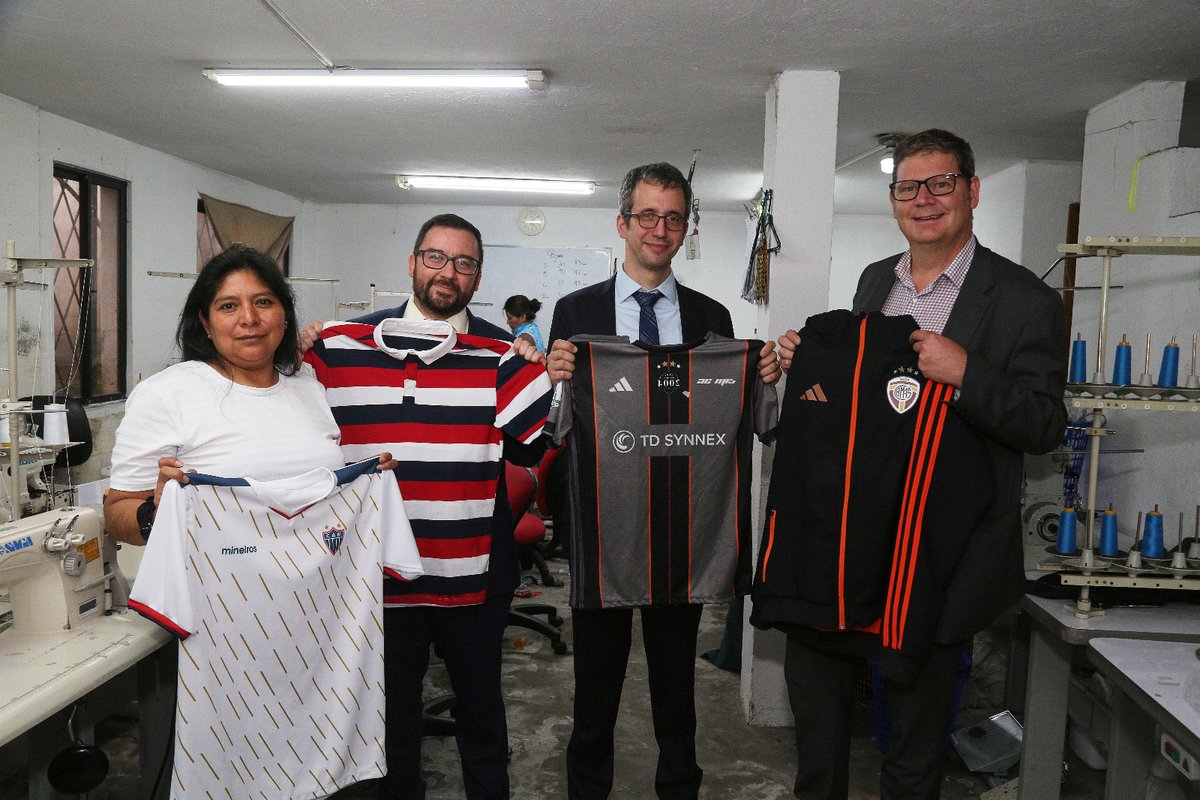 BorisWeber's tweet photo. Visitamos a Ximena, beneficiaria del crédito de #SegundoPiso de @CFN_Ecuador con el apoyo de @BancoMundialLAC. Nos alegra ver cómo los emprendimientos liderados por #Mujeres crecen, mejoran la calidad de vida de sus familias y apoyan a más mujeres en su comunidad. https://t.co/cno5GDQEj4