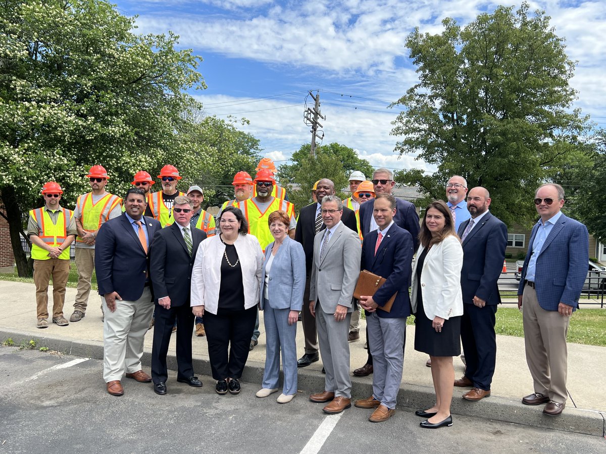 SenatorCooney's tweet photo. Highway workers keep our roads and bridges safe, so it's only right that we make sure these workers are kept safe on the job. That's why I joined @NYSDOT and @NYSThruway to push for my bill to protect these state employees and show them that NY prioritizes their wellbeing. https://t.co/UI6XA9s8ky