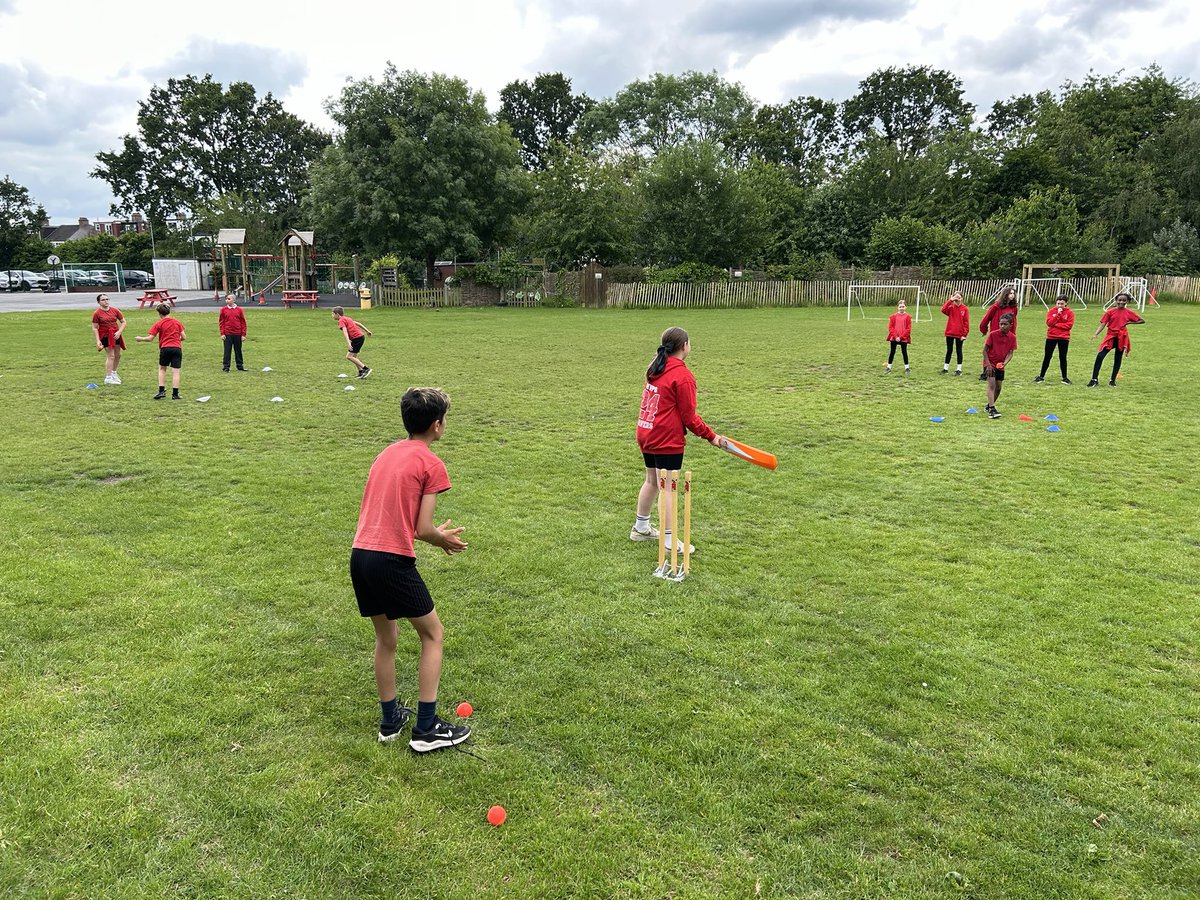 mvprimaryschool's tweet image. Great to have Steve from @ODCuacoCC back at MV coaching our Y6 and Y3 children. Already spotting some hidden talent! Why not take a look at the club to see what opportunities are available to play cricket?