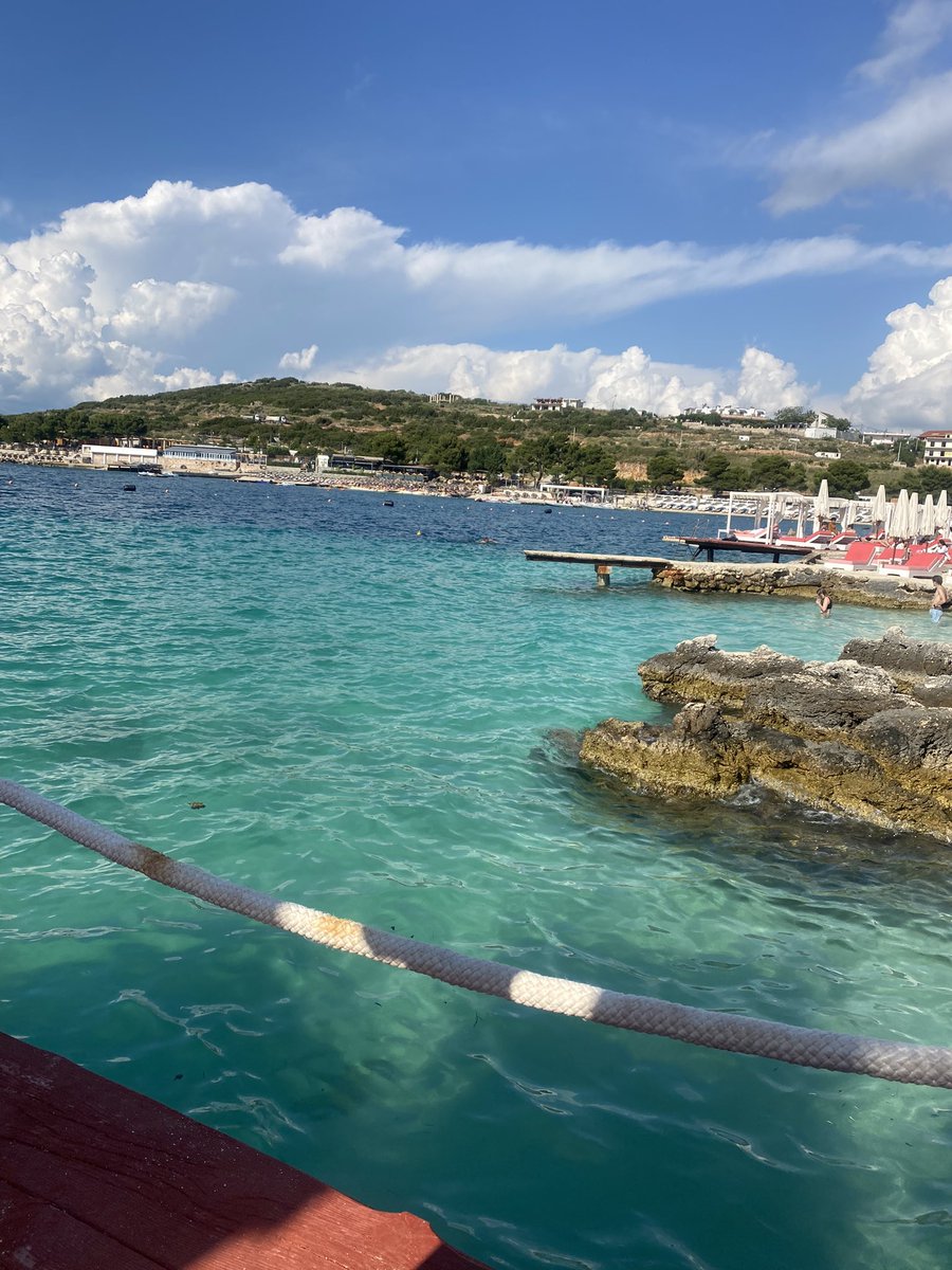 MohaBezzouaoui's tweet image. Les amis, je rentre d’Albanie.
Un conseil : Allez-y.
Pas cher, 2h de Paris, l’eau de la mer est magnifique, on y mange super bien, il fait super beau, les gens sont super gentils.
À 30 min de Corfu en ferry.