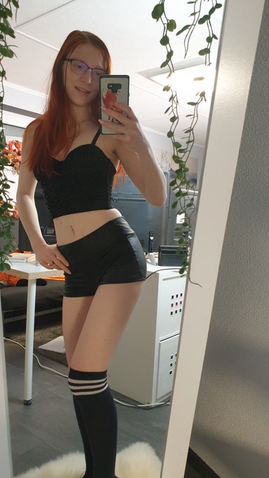 ich k&ouml;nnte ja, wenn ich wollte !!! Sch&ouml;nen Wochenbeginn !! https://t.co/ImEnHTX73q<a href="/tag/summer"class="tags"><span>#summer</span></a><a href="/tag/redhead"class="tags"><span>#redhead</span></a><a href="/tag/redhair"class="tags"><span>#redhair</span></a><a href="/tag/girlswithglasses"class="tags"><span>#girlswithglasses</span></a><a href="/tag/outdoor"class="tags"><span>#outdoor</span></a>