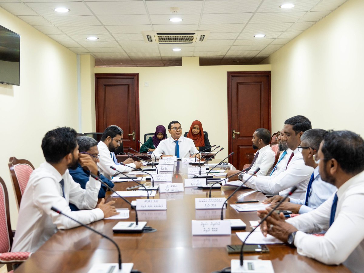 ALIMOOSA2024's tweet photo. ރައްޔިތުންގެ މަޖިލީހުގެ ޤައުމީ ތަރައްޤީއާއި ތަރިކައިގެ ކޮމިޓީގެ މުގައްރިރާއި ނައިބު މުގައްރިރު ކަނޑައެޅުން
#DhiveheengeRaajje https://t.co/v1pOLvihIF