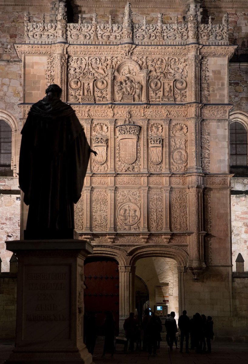 Fachada plateresca de la Universidad de Salamanca, una de las más bellas de España.