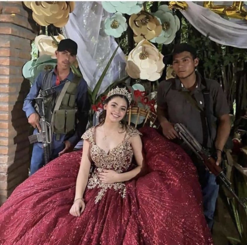 Minha filha na festa de 15 anos dela 😅🙆🏽‍♂️