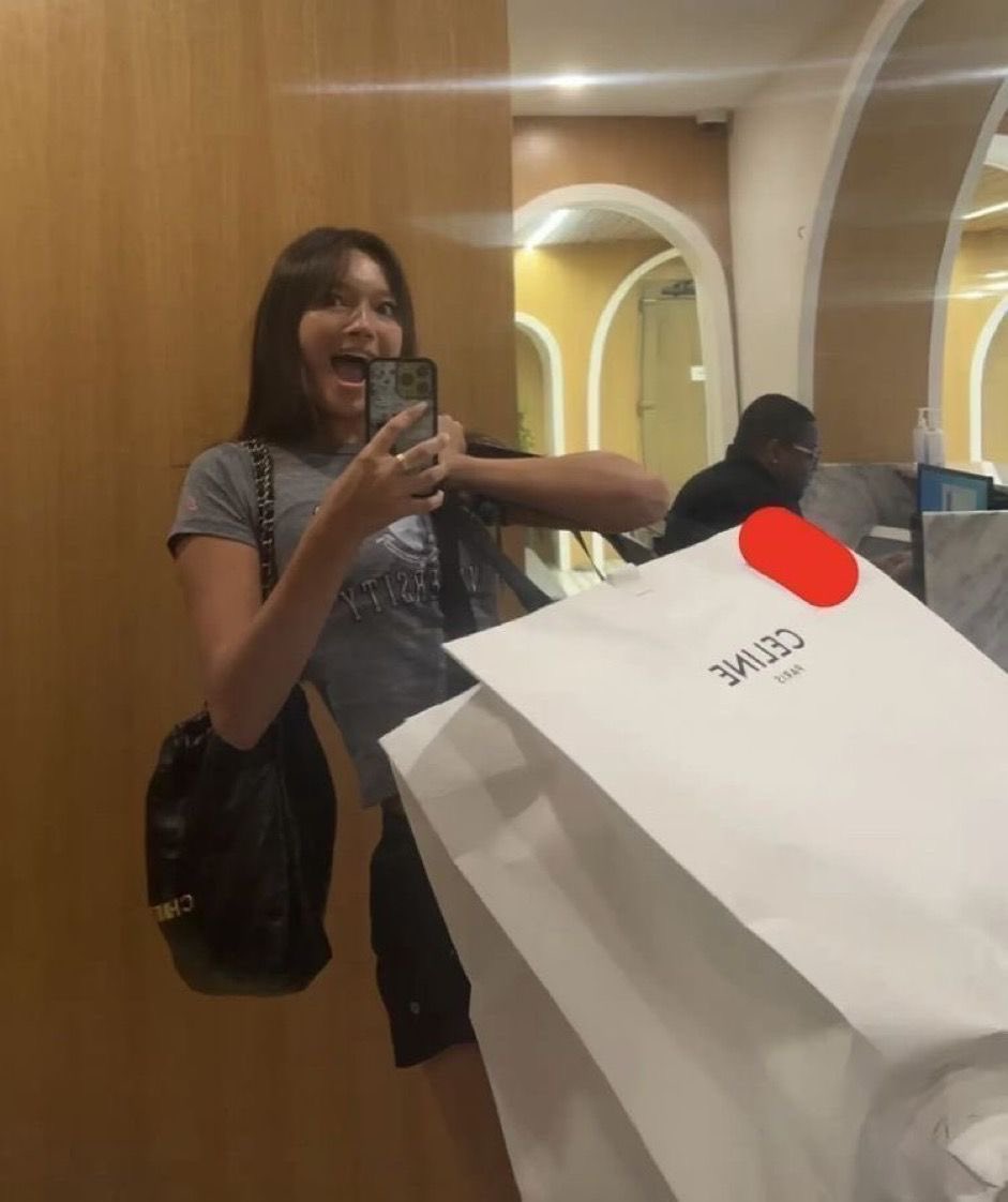 maybeeevirgo's tweet photo. me after spending all my money because i had a bad day: https://t.co/7FfeFPZ67r