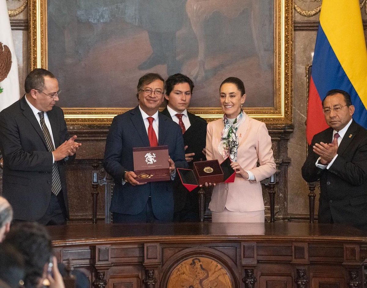 Claudia ayudó en los tiempos de la clandestinidad al M19 en México. Desde muy joven ha sido una gran luchadora social. Una mujer de la izquierda dirigiendo una de las naciones más grandes del mundo. Que su liderazgo nos ayude a llevar a América Latina hacia una economía