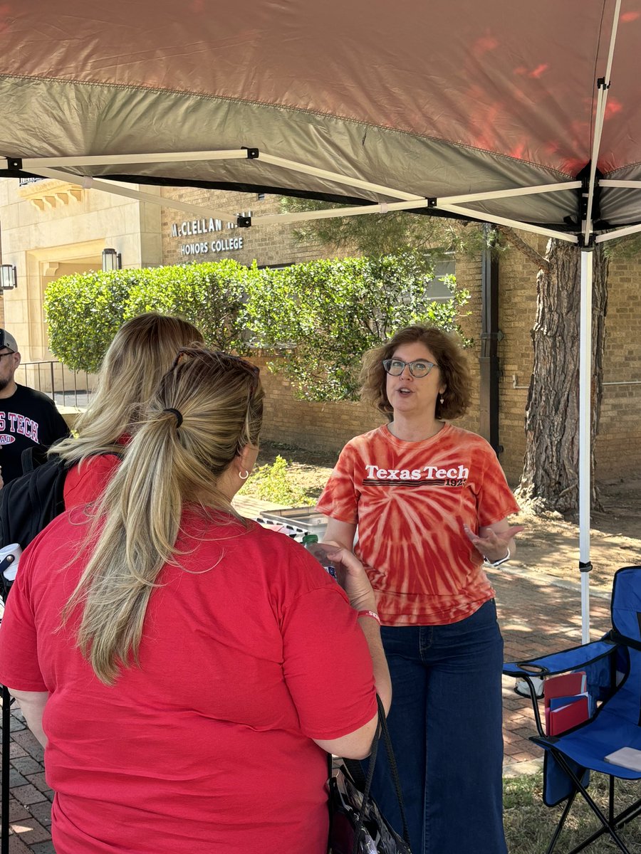tchambersttu's tweet photo. Love watching TTU advisors and student success specialists interact with new Red Raiders! Some photos from our Honors College Meet & Greet and #MyCoMC Advising! https://t.co/gi4pm7C8N6