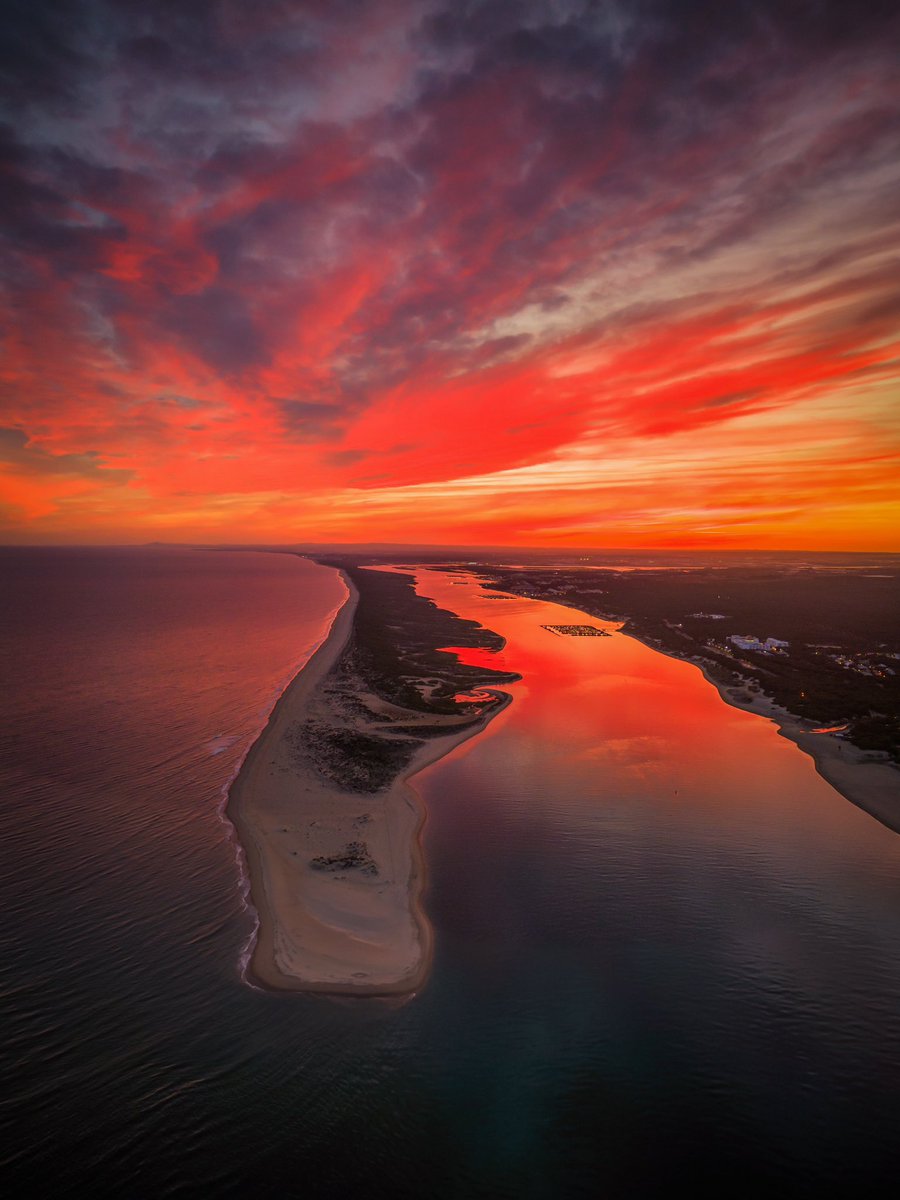 rafaelsanexp's tweet photo. Desde Ayamonte a Doñana  llamada la costa de la luz consta de 120km y con innumerables kilómetros de playas vírgenes, con atardeceres mágicos.
#huelva  #cielosESA @huelvaHOYcom https://t.co/zJBYO5YBZ6