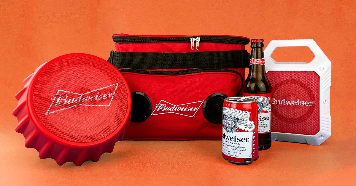 officialfye's tweet photo. 🎓🍻 Gear up for an epic summer with Budweiser! 🎉 Whether you're celebrating Dad or the recent grad, our latest collection of gadgets is here to elevate the party. https://t.co/kI3YpY1IvL 
#DadsandGrads #Budweiser #Gadgets #FathersDay #Graduation https://t.co/LRae7xCZ10