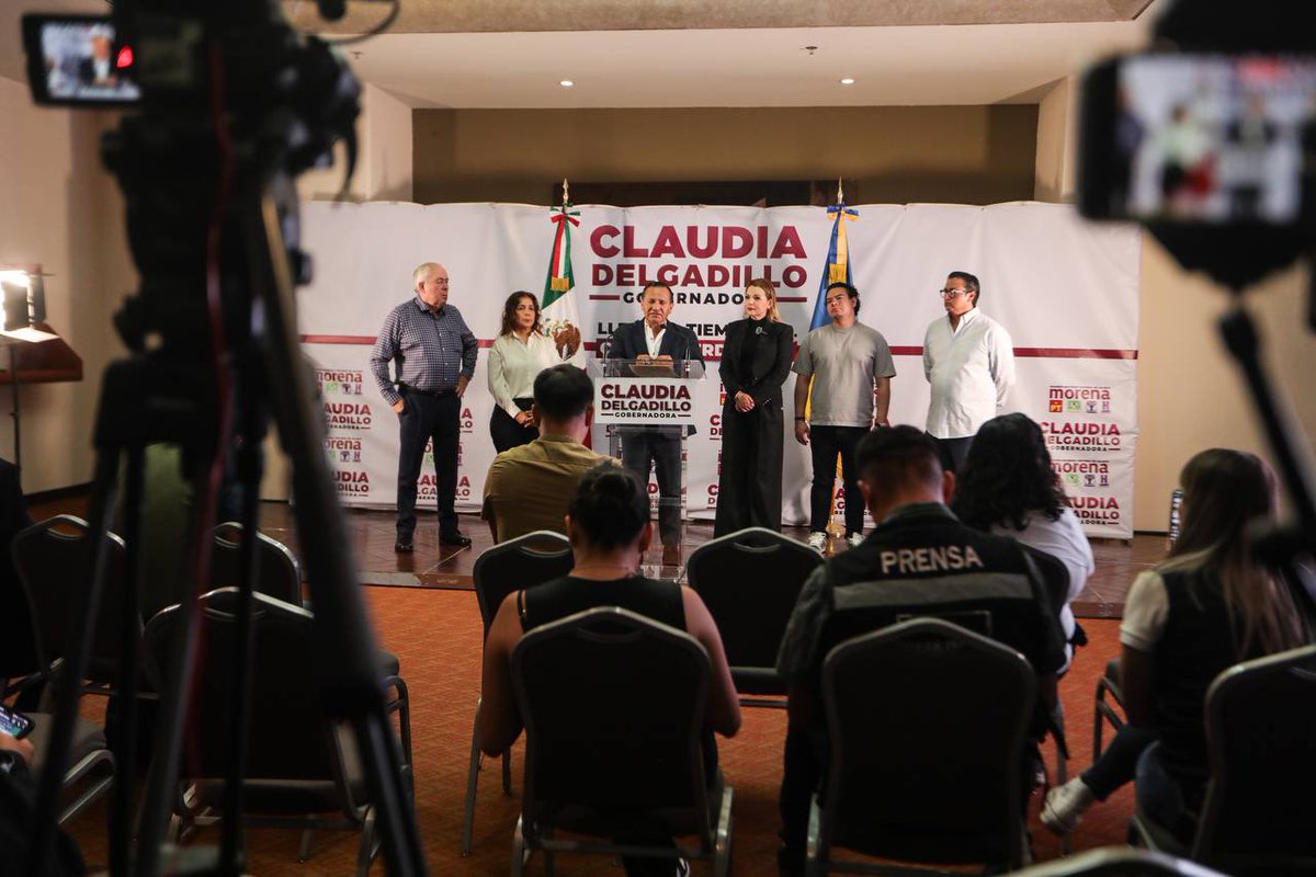 ClaudDelgadillo's tweet photo. ¡La voz del pueblo se hizo escuchar y la vamos a defender!

Para ser congruentes, y por respeto a las y los cientos de miles de jaliscienses que esperan un cambio verdadero, no vamos a aceptar que se anuncie un virtual ganador hasta que todos los votos sean contados.  

Falta mucho qué contar, esto no ha terminado y vamos a asegurarnos que este proceso se apegue a la legalidad, vamos a asegurarnos de que la voluntad de las y los jaliscienses se respete.