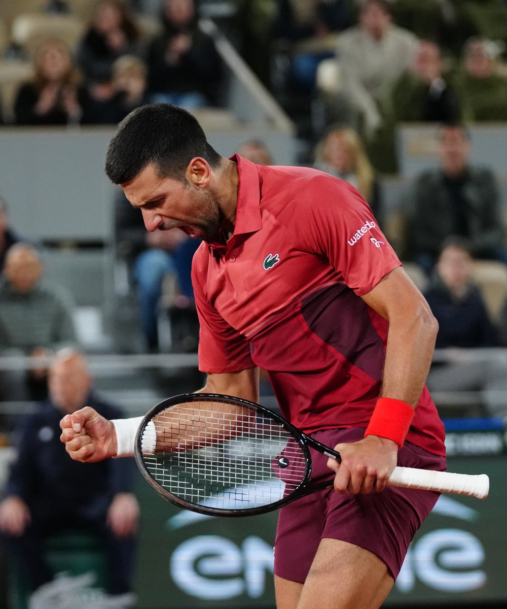 Tiempodetenis1's tweet photo. Se convirtió en el jugador con más victorias en la historia de los Grand Slams.

Un nuevo día, un nuevo récord para Novak Djokovic.

LA CABRA 🐐 https://t.co/lNzZGUXkSR