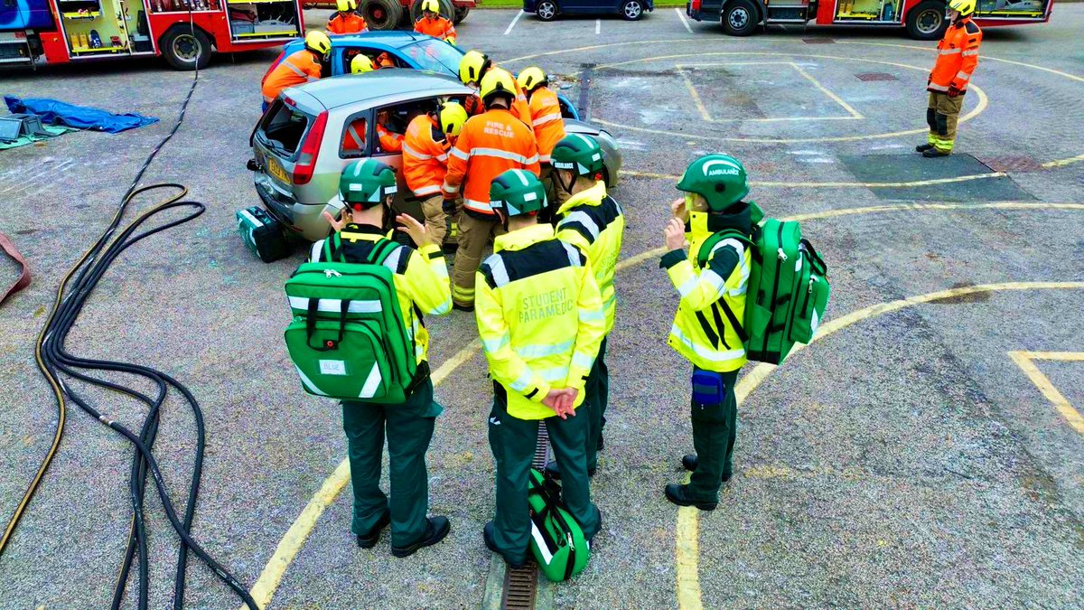 NyfrsTC's tweet photo. Prior Planning &amp; Preparation Prevents Poor Performance! 

Our WT recruits &amp; @YorksAmbulance student paramedics cohesively working together during a casualty extraction. 

Demonstrating application of JESIP principles to achieve a common goal!

#JESIP #999family #jointlearning https://t.co/0IbS4JKzhL