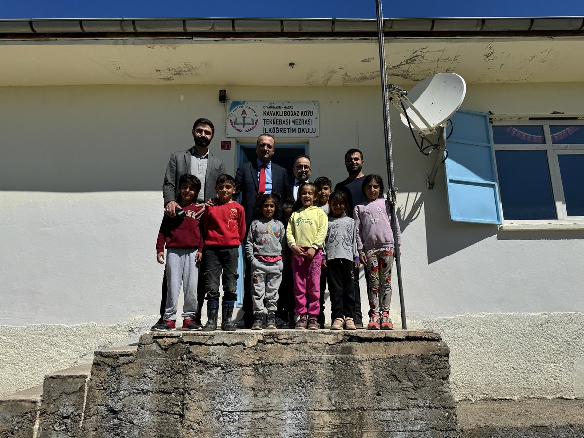 HazroMem's tweet photo. İlçe Milli Eğitim Müdürümüz Sn.Uğur DOĞANER ve Şb. Müdürümüz Sn. Mustafa GÜVEN’in Okul Ziyaretleri kapsamında Kavaklıboğaz ve Sürenbağ İlkokullarını ziyaretleri.
@Yusuf__Tekin
@aliihsansu_
@Diyarbakirmem
@Murat4Kucukali
@ugurdoganer01
@HazroMem
@mustafaguven__ https://t.co/gtSMqqB3fU