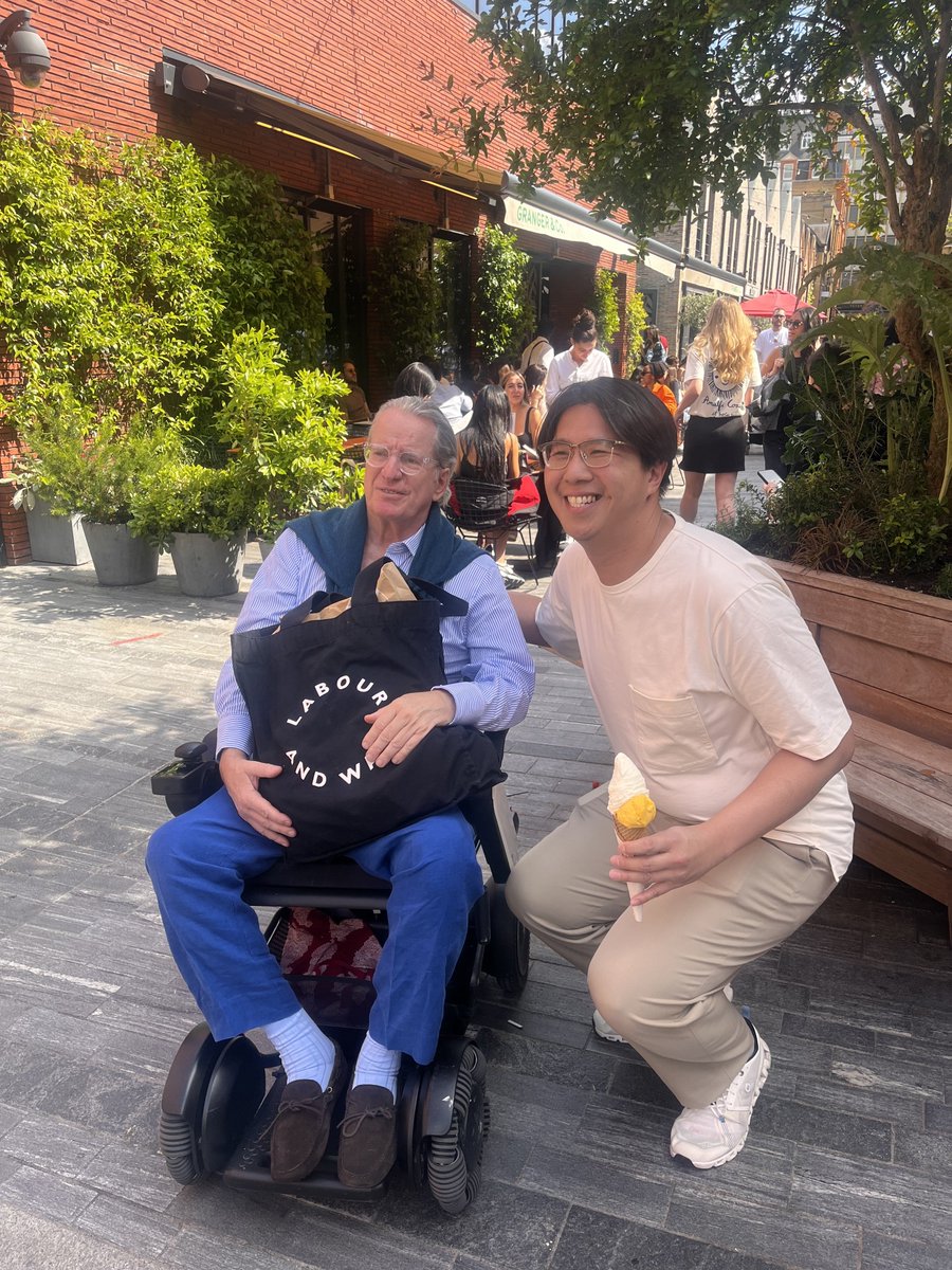 WHILL_US's tweet photo. We love seeing our users out and about!
While Mark was rolling around London, he found our very own Shawn Lo! Thanks so much for sending this picture to us, Mark!
@WHILL_europe
#WHILL #WHILLmodelC2 #wheelchairlifestyle https://t.co/sOEPllCj7s