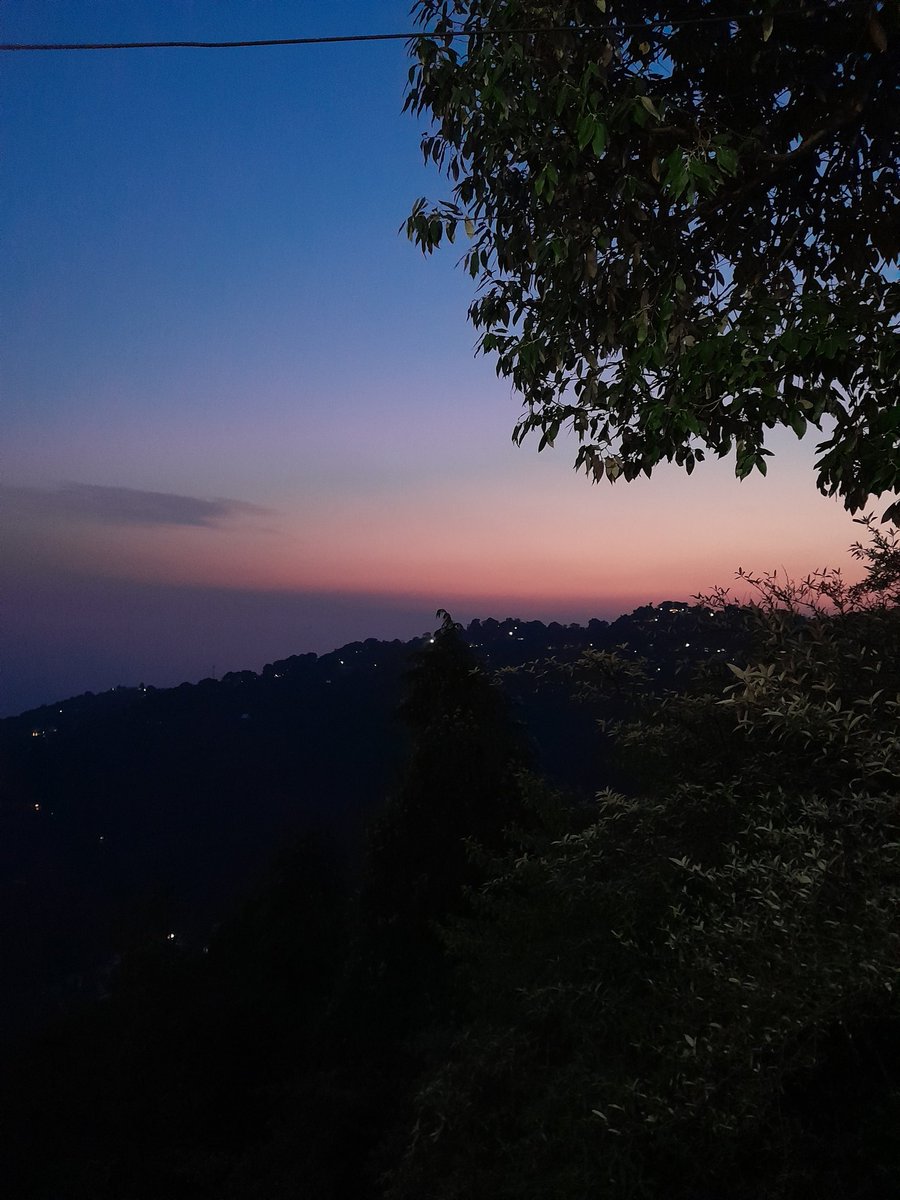 maahiveey's tweet photo. no therapy is better than a trip to the mountains🏞️ (📍dharmshala) https://t.co/TfqlSFiWZV