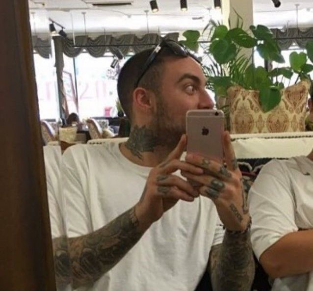 basedgodmac's tweet image. Mac Monday 🩵