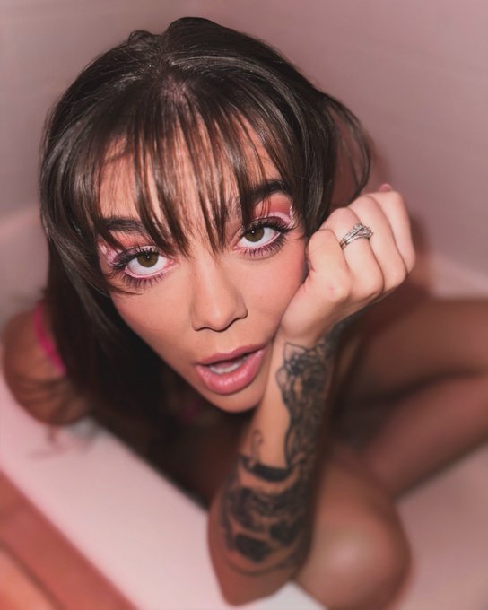 Leave her out of this&hellip; or she can join 😏 https://t.co/s5i9FnFMG5<a href="/tag/hohoho"class="tags"><span>#hohoho</span></a>