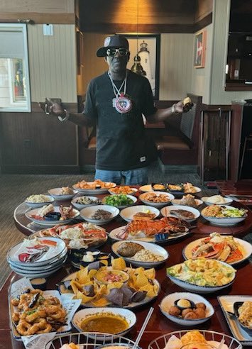Ya boy meant it when I said I was gonna do anything and everything to help <a href="/redlobster/">Red Lobster</a> and save the cheddar bay biscuits,,, ordered the whole menu,!!! 👍🏾👍🏾👍🏾