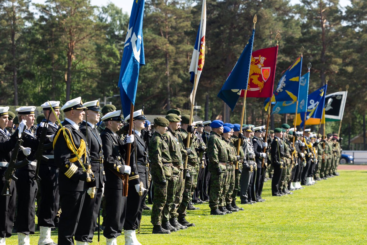 Puolustusvoimat's tweet photo. Kaikki valmiina Hangossa! Nähdään huomenna. 👋

YLE lähettää paraatia seuraavasti:

YLE Areena näyttää katselmuksen ja ohimarssin suorana klo 11.50 alkaen. Kuunneltavissa myös Radio Suomella! 

YLE TV1: Ohimarssin suora lähetys alkaa klo 13.15. Koostelähetys paraatista klo 17.10. https://t.co/xTJHpiJw7d