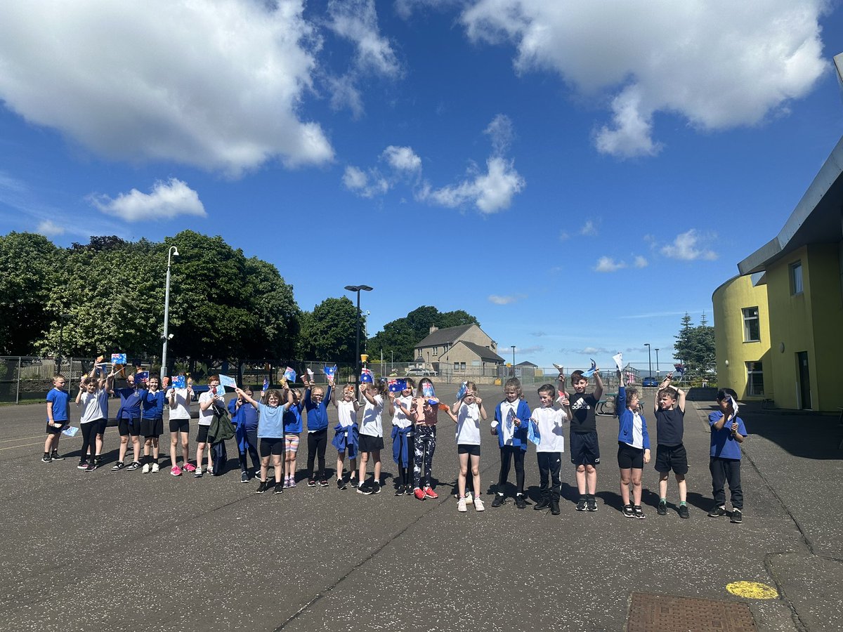 DeanburnPS_P3's tweet photo. How could we forget our Olympic Parade! Celebrating as if we were athletes from Australia 🇦🇺 #DPSHealthWeek2024 #OlympicParade #fun #flags #olympictorches #openingceremony https://t.co/9nr1lYfnqH