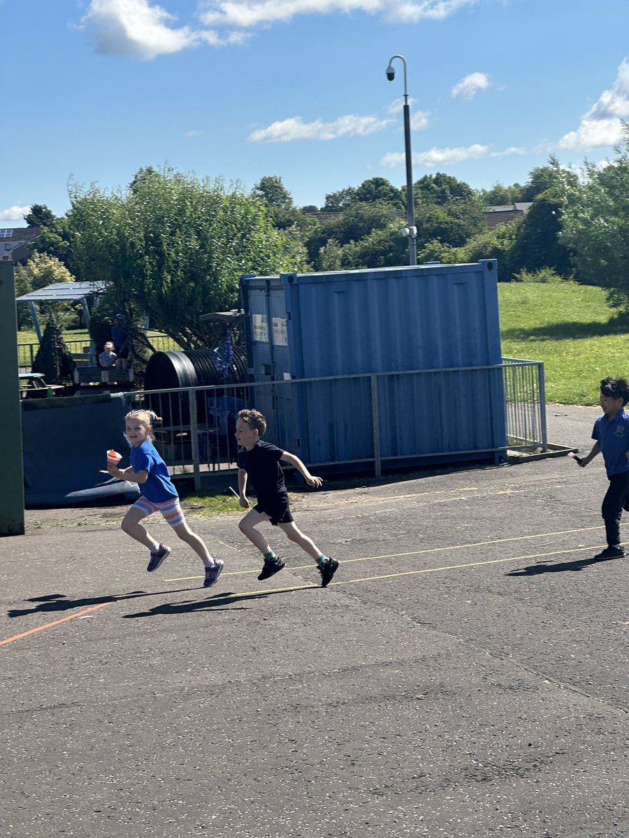 DeanburnPS_P3's tweet photo. How could we forget our Olympic Parade! Celebrating as if we were athletes from Australia 🇦🇺 #DPSHealthWeek2024 #OlympicParade #fun #flags #olympictorches #openingceremony https://t.co/9nr1lYfnqH