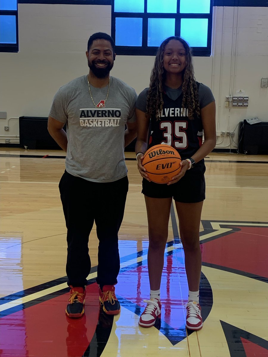 EmmaSzarowicz2's tweet photo. After a great visit at Alverno College, I am very happy to say that I have received an offer! Thank you coach @KarlyleRoss and staff for believing in me! @AlvernoBB @WisconsinBlaze @LisaMVanWyk https://t.co/zSVJLTw8k9