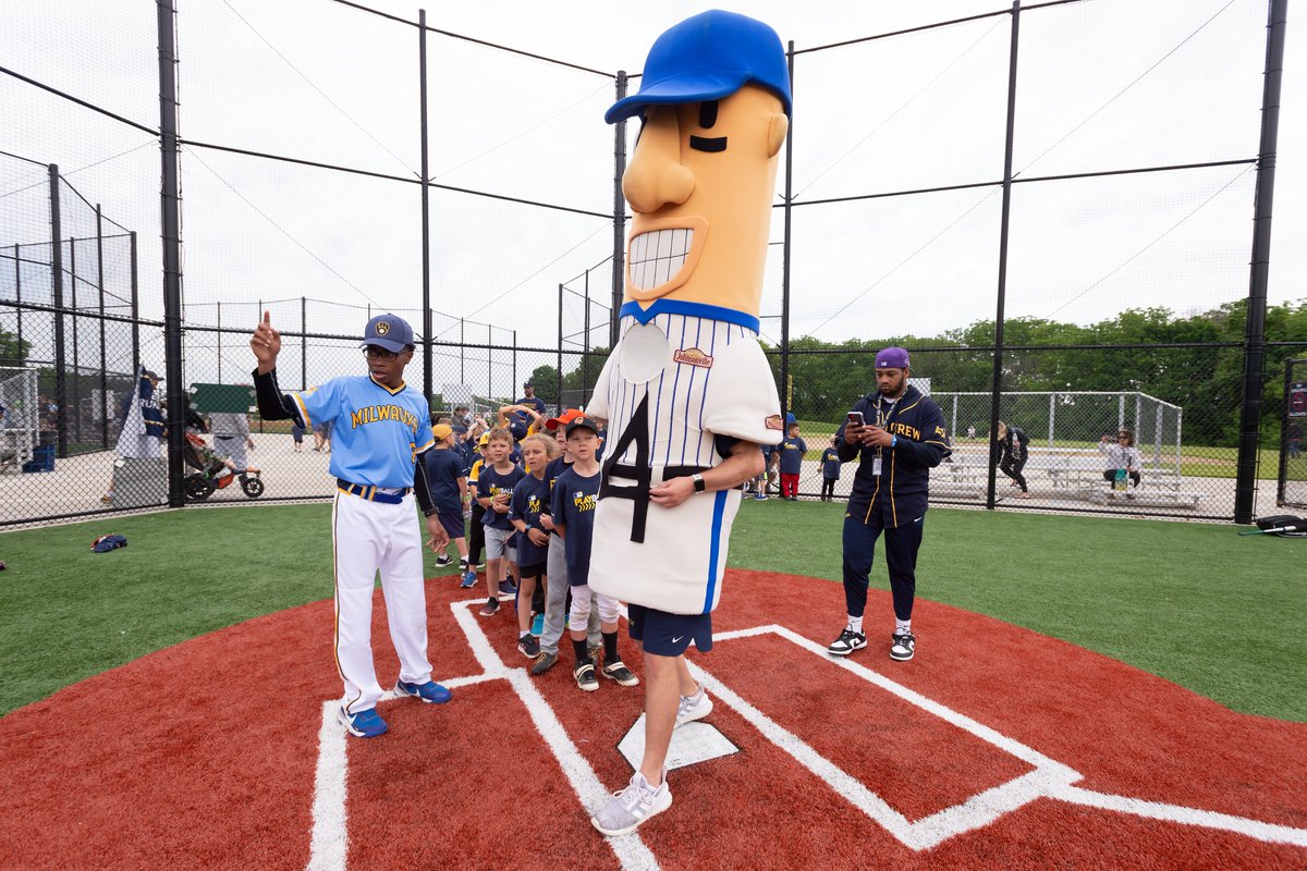 Time is running out to register for our <a href="/PlayBall/">Play Ball</a> Weekend Youth Baseball &amp; Softball clinic! 

Be there on June 15 for a fun-filled day of instruction:

→ brewers.com/playball
